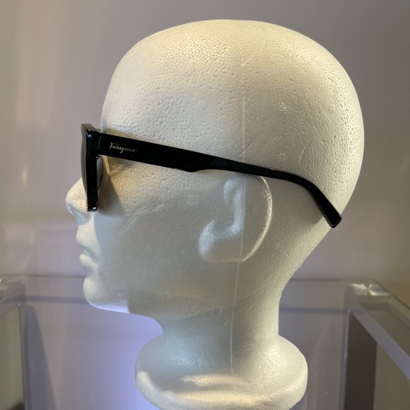 🌷 SALVATORE FERRAGAMO 🌷 sunglasses - Picture 2 of 3